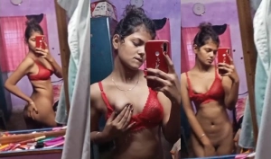 Sexy Desi Girl Play With her Boob