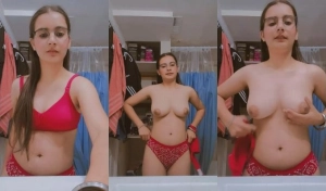 Sexy Desi Girl Shows Boobs